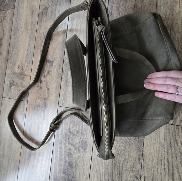 Universal Thread Goods Co Non Leather Olive Green Tote Bag with Adjustable Strap - Picture 6 of 11